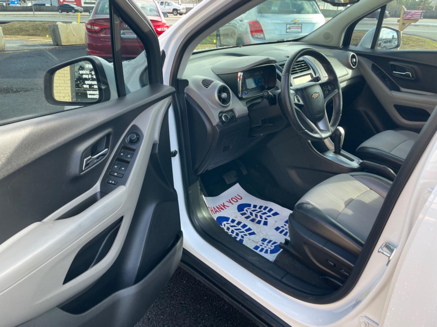 2015 White Chevrolet Trax (KL7CJLSB3FB) with an 4-Cyl, Turbo, 1.4 Liter engine, Automatic, 6-Spd transmission, located at 8008 Warden Rd, Sherwood, AR, 72120, (501) 801-6100, 34.830078, -92.186684 - Photo#12